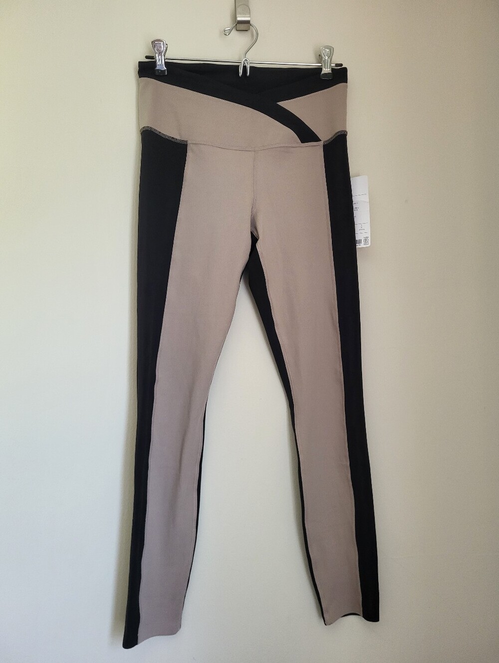NWT Athleta Chroma 7/8 Tight, Size Small
